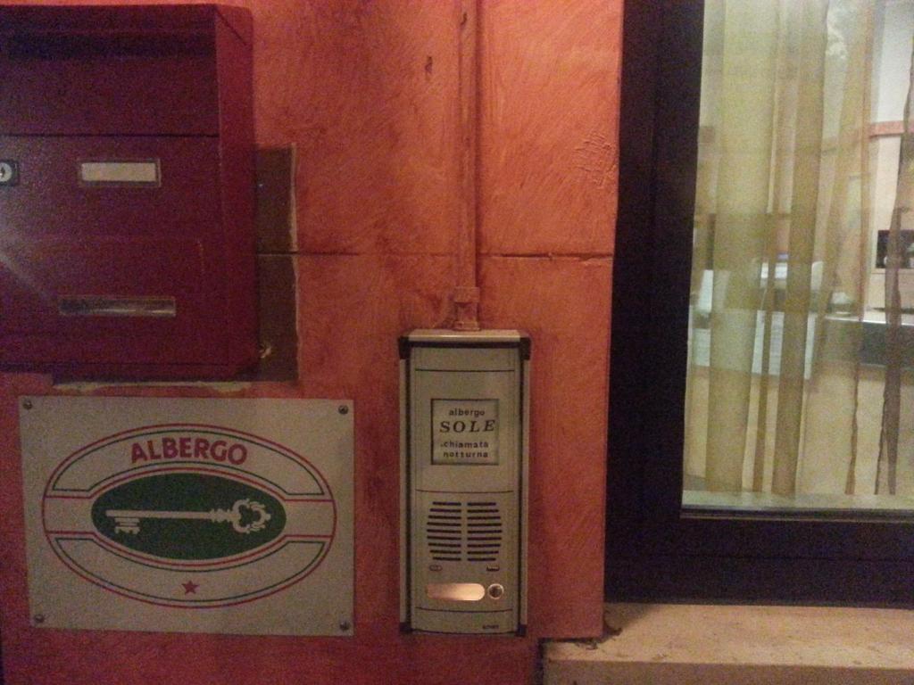 Albergo Pizzeria Sole San Giovanni Lupatoto Kültér fotó